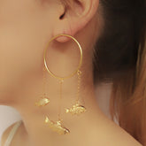Aretes con aro y tres peces vista real